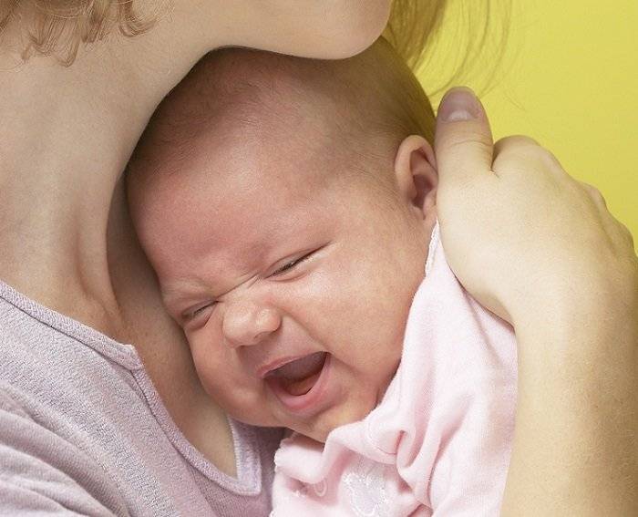 Икота у новорожденных после кормления - что делать, причины и как бороться
