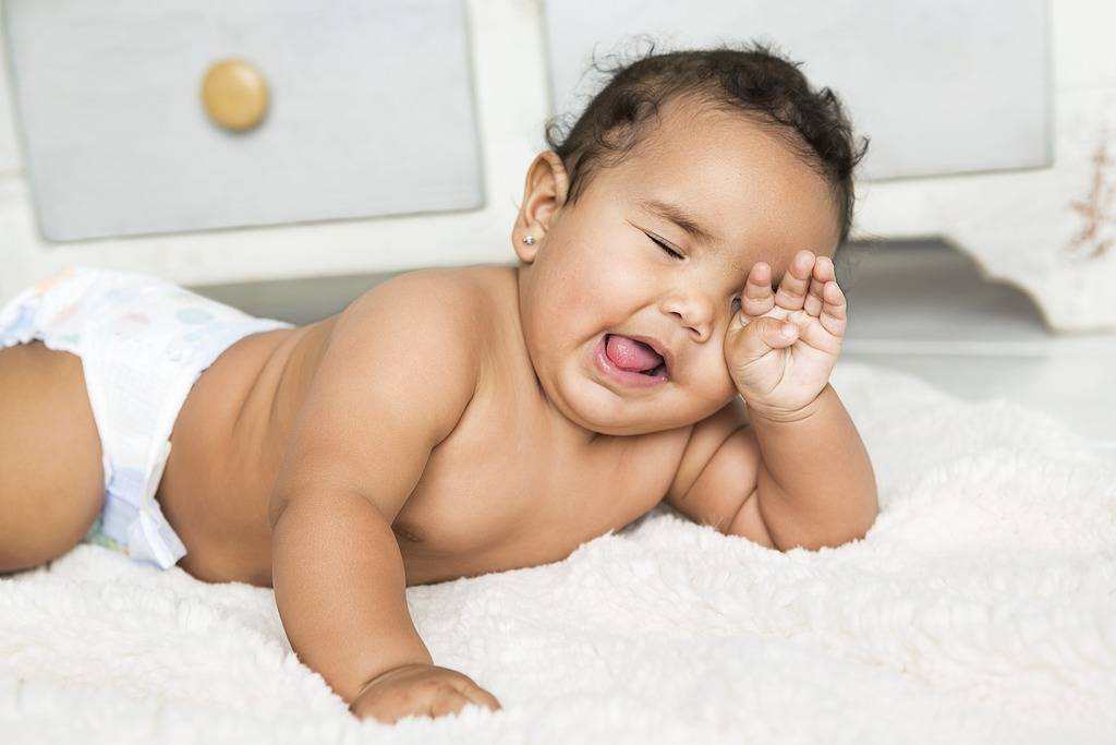 Ребенок просыпается с плачем — в чем причина | parents
