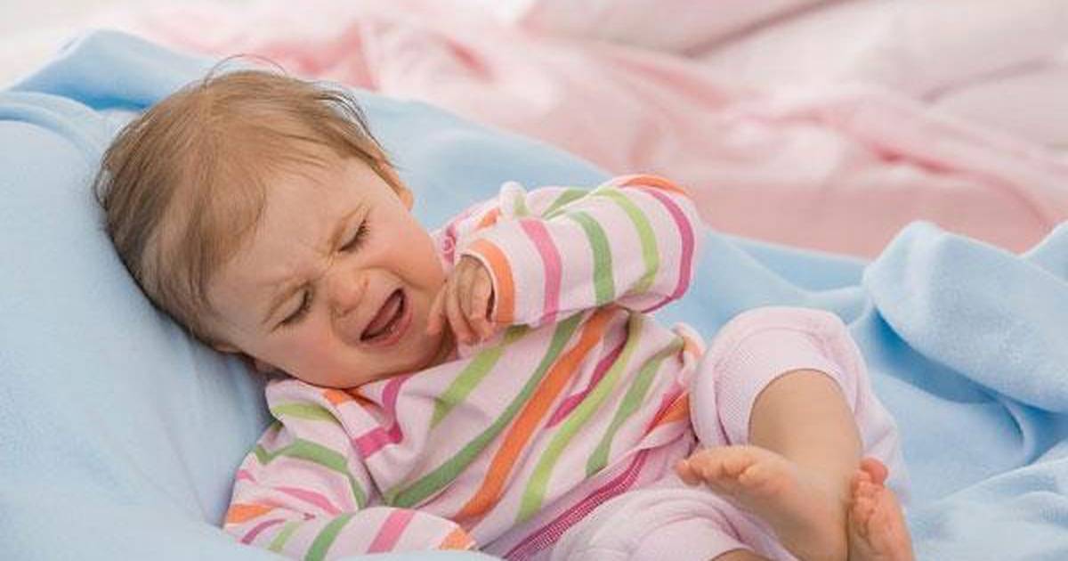 Ребенок плачет после сна: возможные причины и способы их устранения
