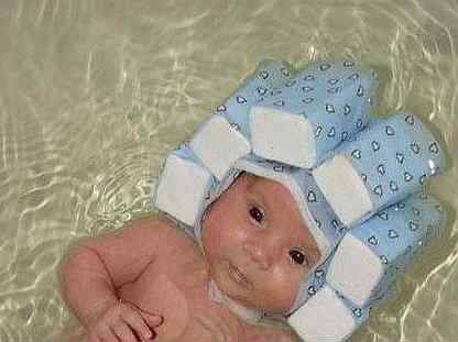 Предназначение и основные правила использования чепчика для купания младенцев