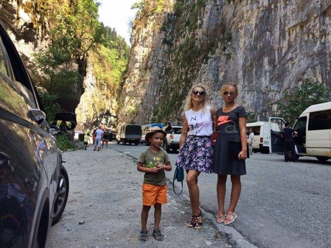 Абхазия с детьми: куда поехать отдыхать, как выбрать лучше и интересные места