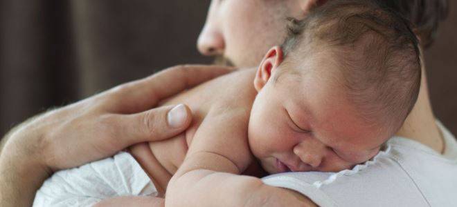 Икота у новорожденных после кормления: причины и что нужно делать