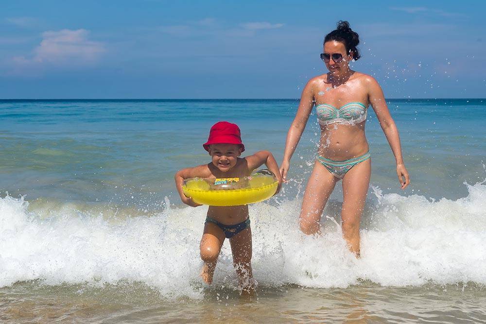 12 правил пляжного отдыха с детьми