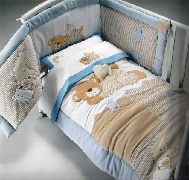 Чем укрывать малыша и какой размер одеяла необходим для новорожденного в кроватку?