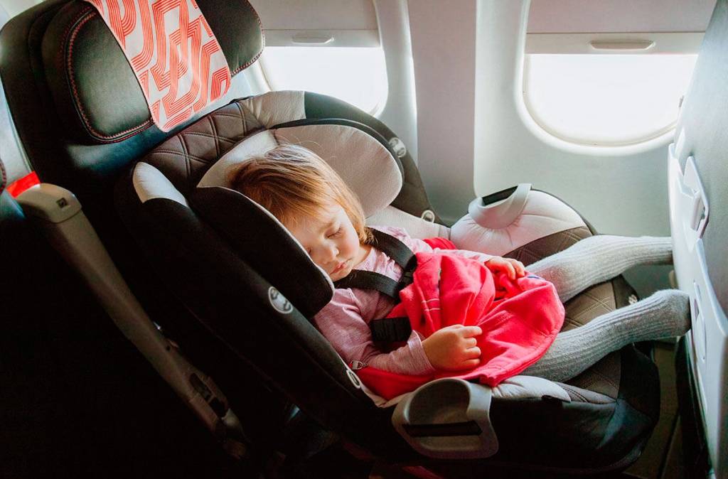 Что делать, если ребёнок боится летать на самолёте | блог о приключениях ксюши и славы наймушиных