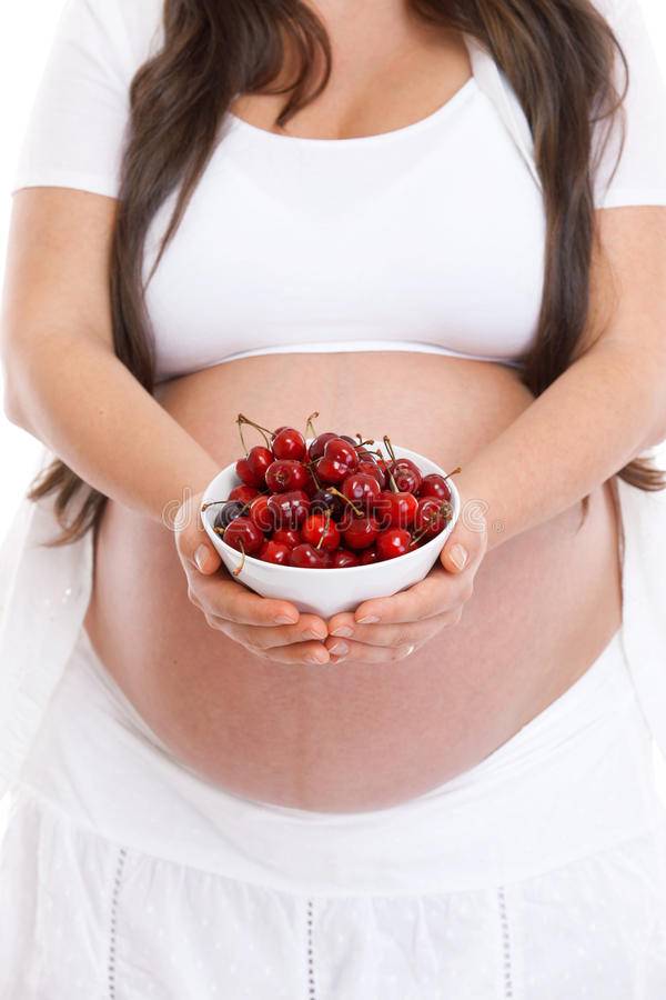 Вишня при беременности — польза, противопоказания и риски употребления