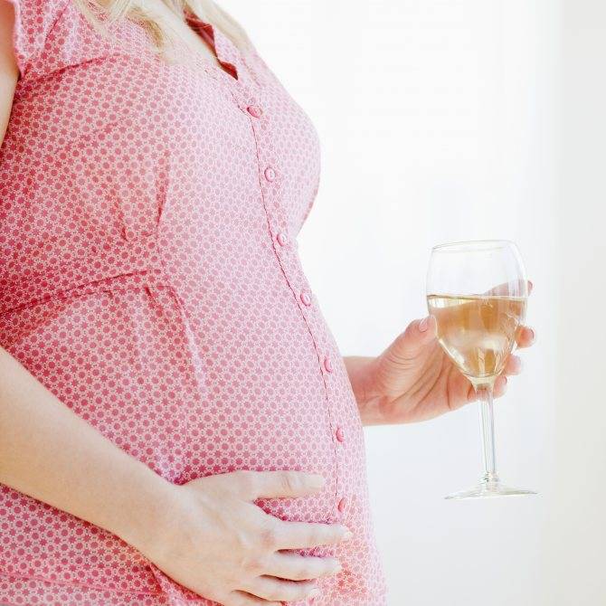 Можно ли беременным красное или белое вино: мнения специалистов