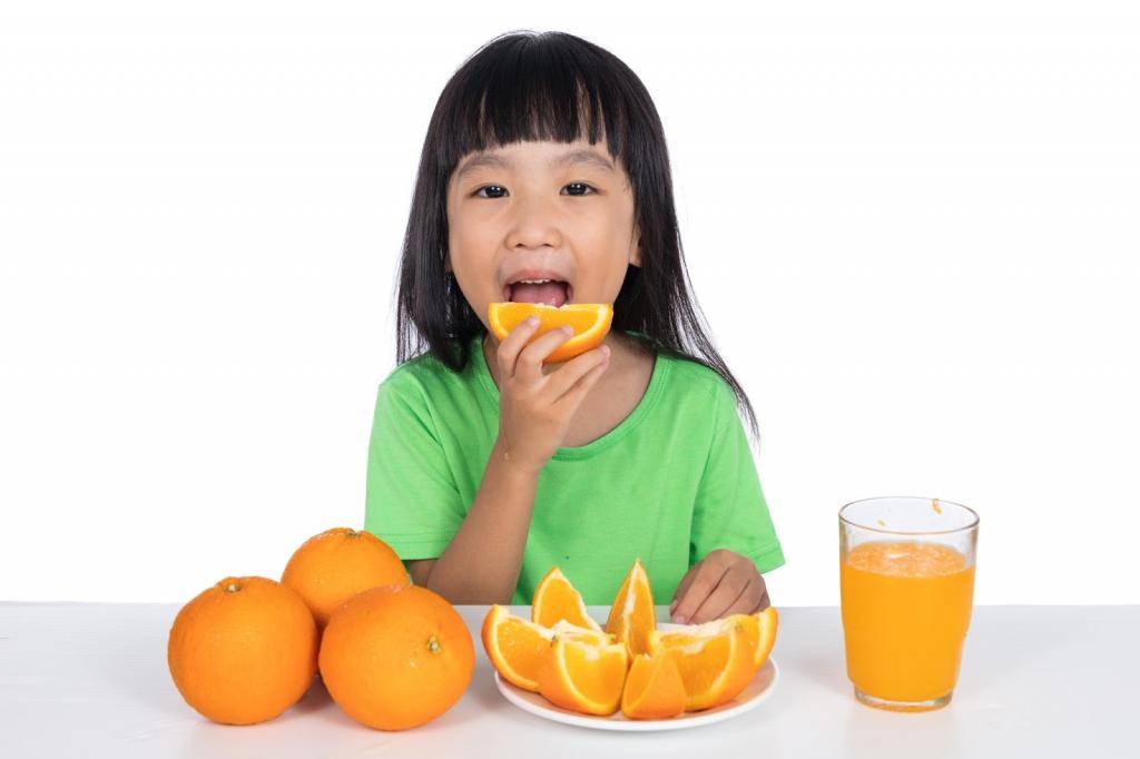 В каком возрасте можно давать ребенку апельсин