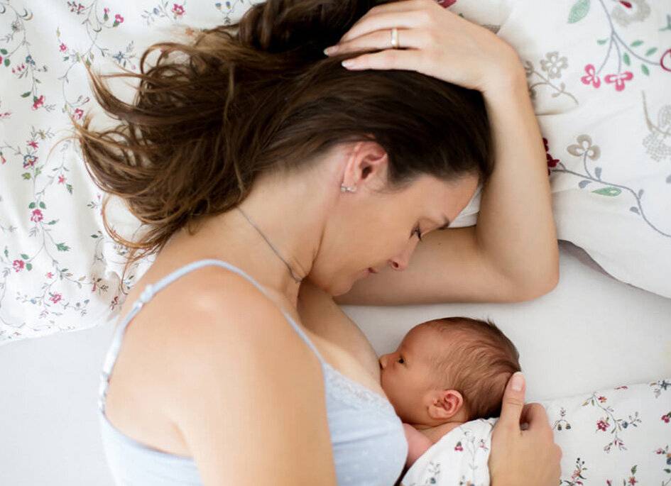 Как отучить ребенка засыпать с грудью во рту?