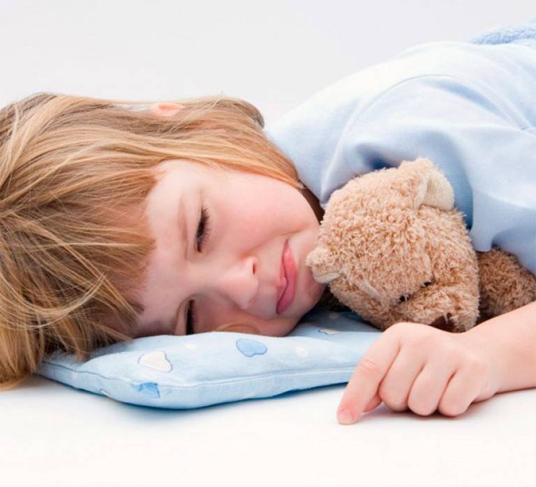 Ребенок сильно потеет во сне — почему малыш начинает потеть