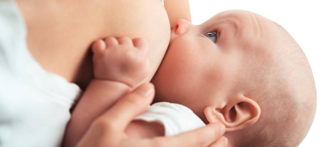Как отучить ребенка кусать грудь при кормлении?