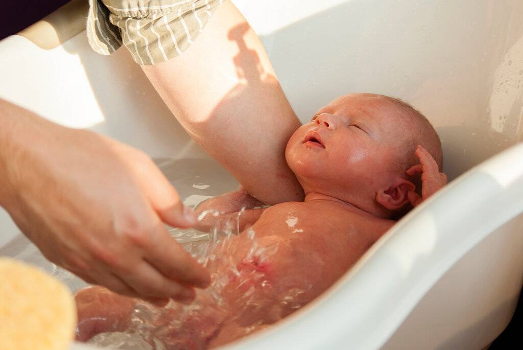 Как развести марганцовку для купания новорожденного ребенка