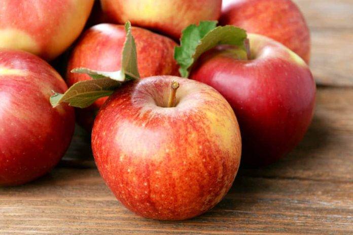 Яблоки при грудном вскармливании: зеленые, красные и печеные