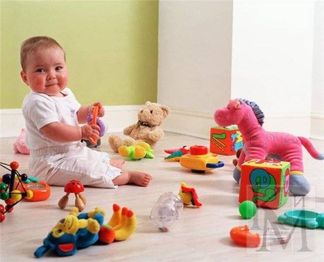 Топ-10 игрушек, которые можно предложить новорожденному ребенку