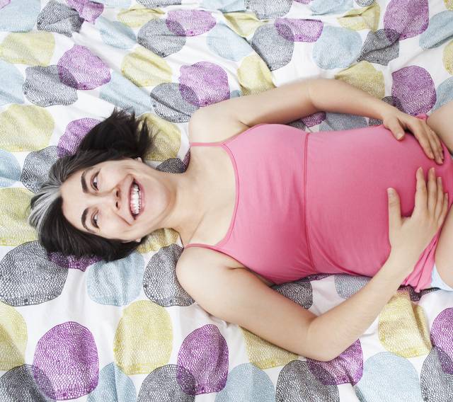 Ребенок икает в животе при беременности: что это значит и что делать