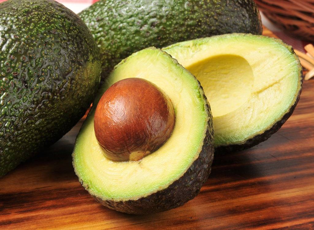 Авокадо при грудном вскармливании: польза и вред фрукта, с какого месяца можно?