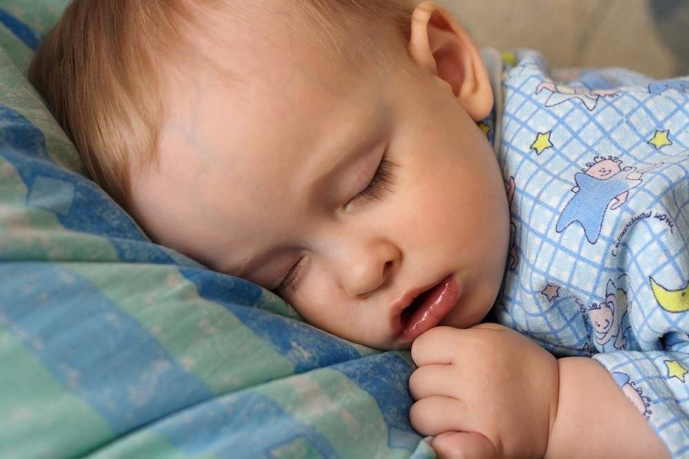 Если новорожденный вздрагивает во сне