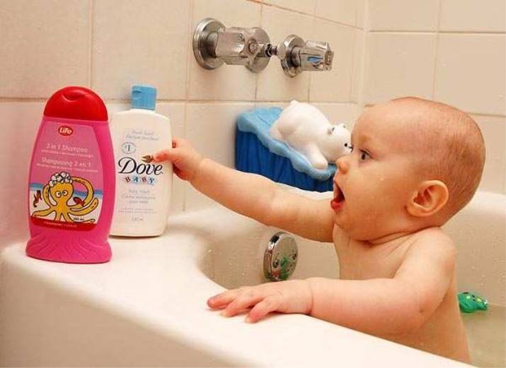 Советы молодой маме: как мыть голову новорожденному?