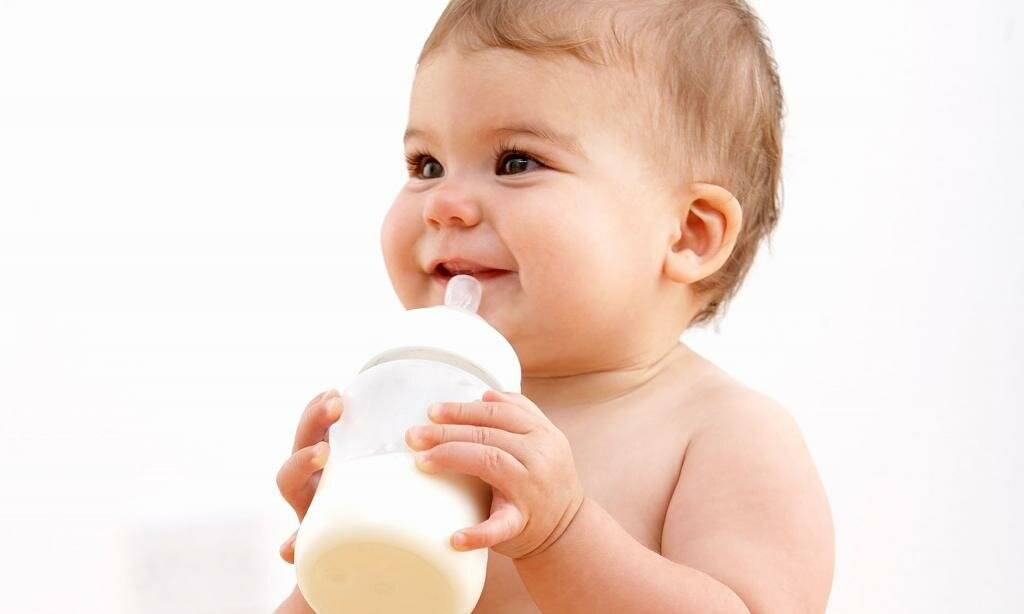 С какого возраста можно давать коровье молоко ребенку? аллергия у маленьких детей на коровий белок, со скольки месяцев давать
