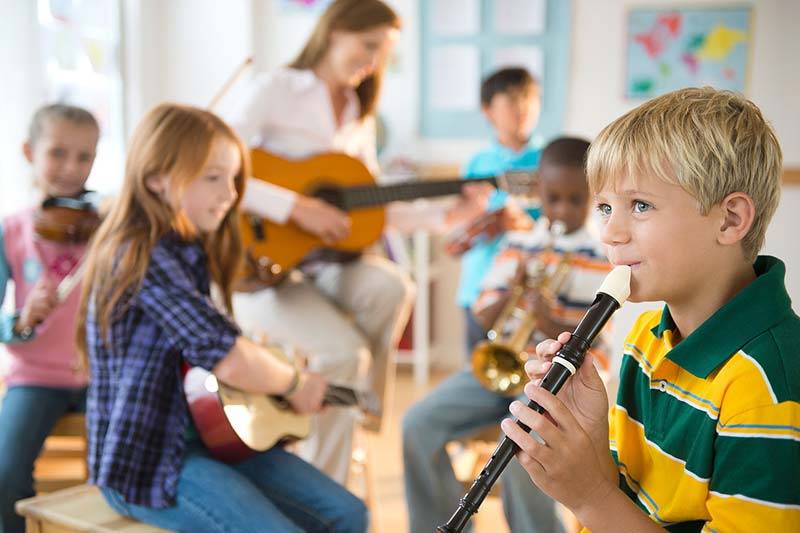 Влияние музыки на развитие ребенка: с какого возраста приучать?