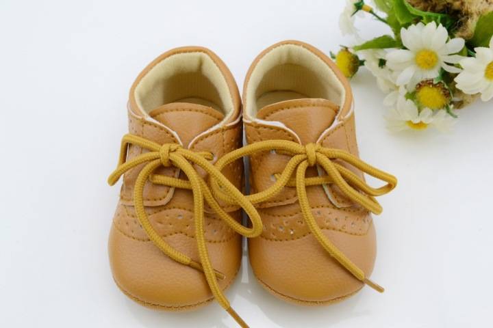 Когда ребенку покупать первую обувь?
