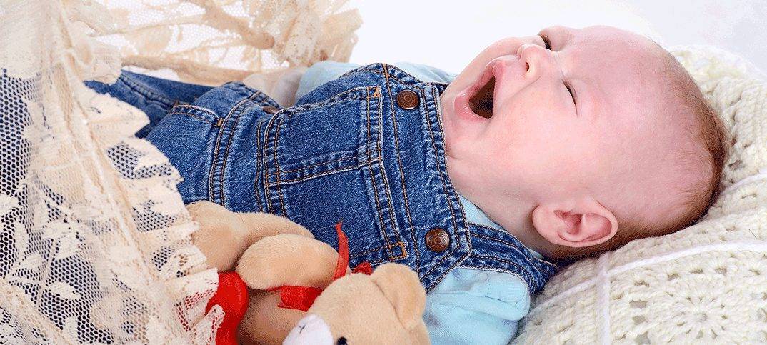 Почему ребенок вздрагивает во сне, все причины