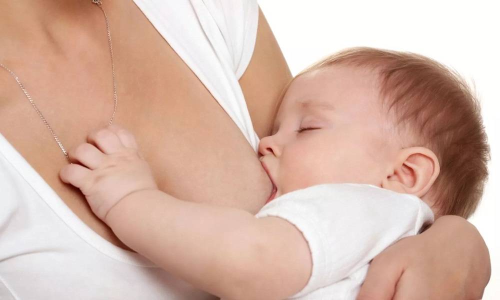 Ребёнок кусает грудь во время кормления: причины и способы решения проблемы
