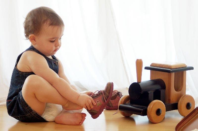 Как отучить ребенка от рук: полезные советы для мам | nestle baby