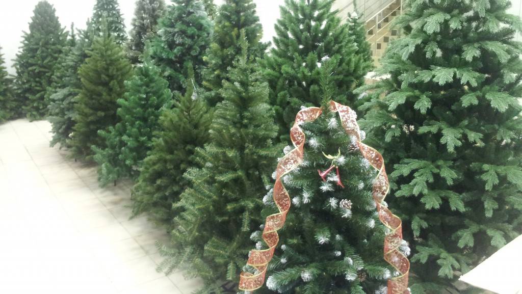 Выбрать искусственную елку на новый год красивую и безопасную