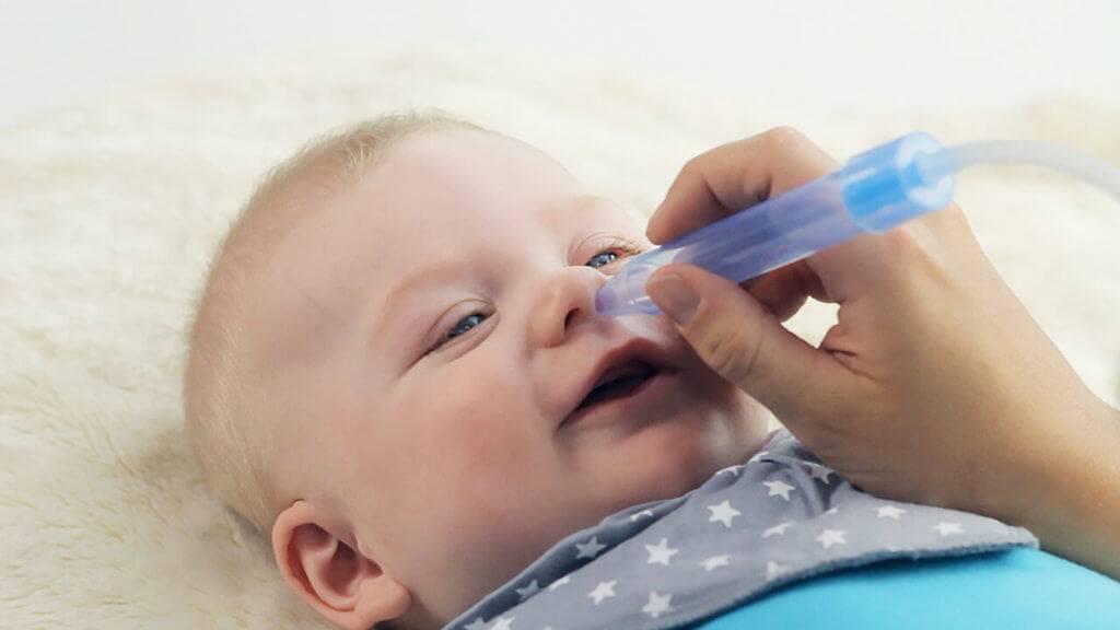 Уход за носом новорожденного: как почистить, растворы для промывания