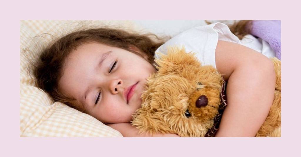 Голод, боль или погода: что мешает детям спать?