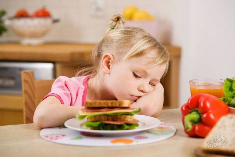 Почему младенец плохо ест и что делать в этой ситуации