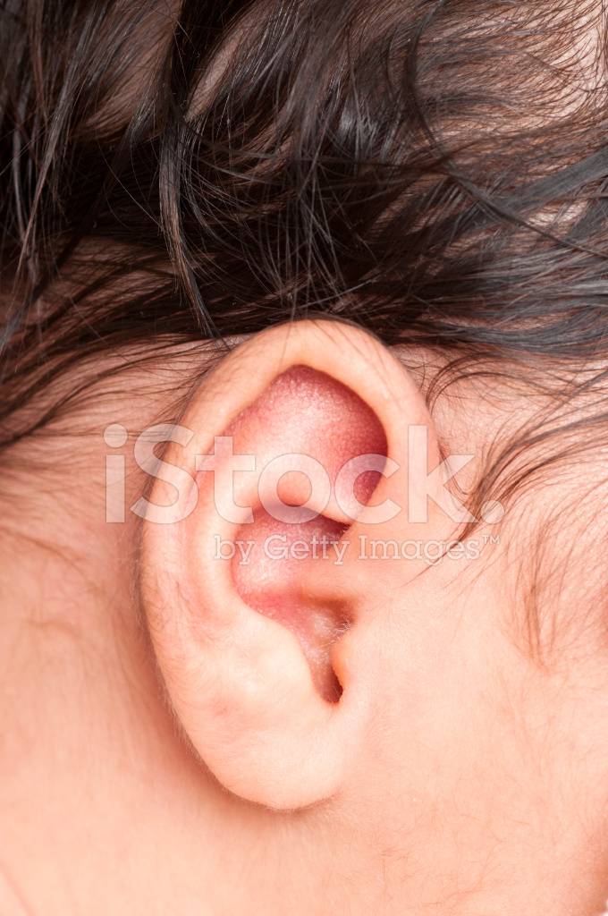 Волосы у новорожденного на ушах - признак отклонения или норма?
