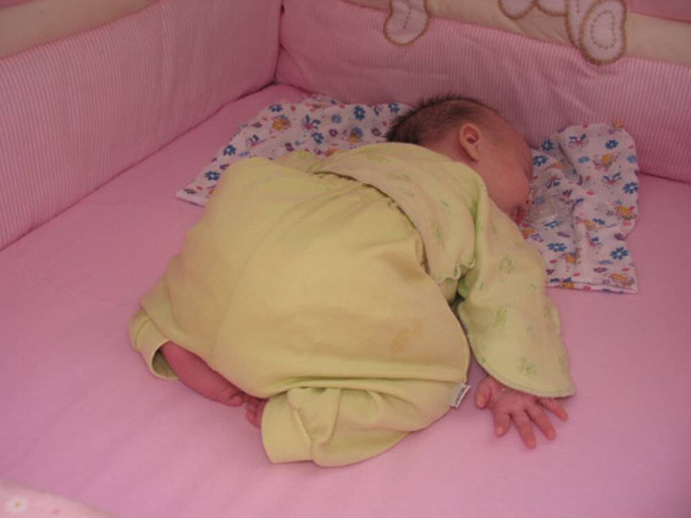 С какого возраста можно спать ребенку на подушке?