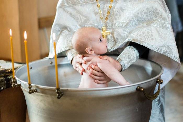 Как крестить ребенка: когда лучше крестить малыша, в какие дни, что для этого нужно