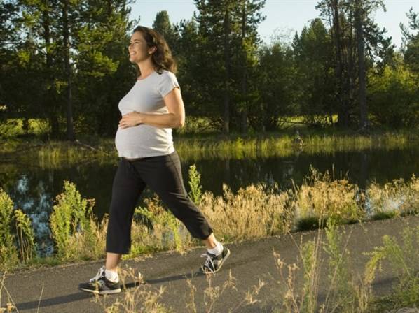 Сколько нужно гулять беременной в день: в чем польза для мамы и малыша