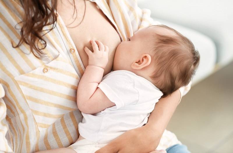 Грудное вскармливание во время орви. можно ли кормить ребенка грудью во время простуды