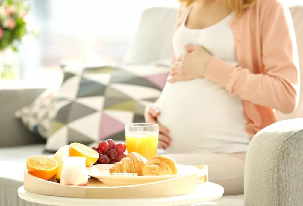 Нужно ли во время беременности питаться за двоих