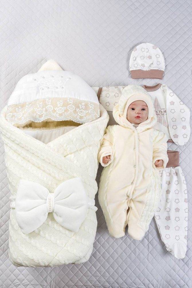 Как одеть новорожденного на выписку из роддома: полный список