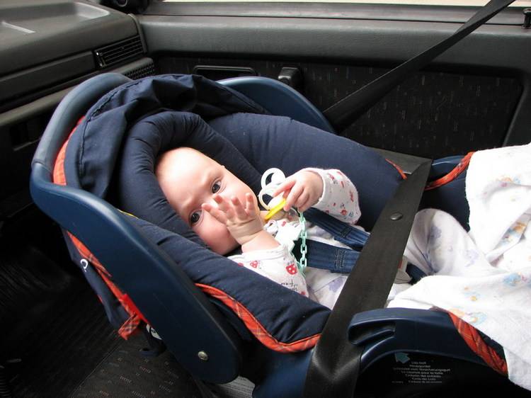 Как можно перевозить грудного ребенка в машине в 2018 году