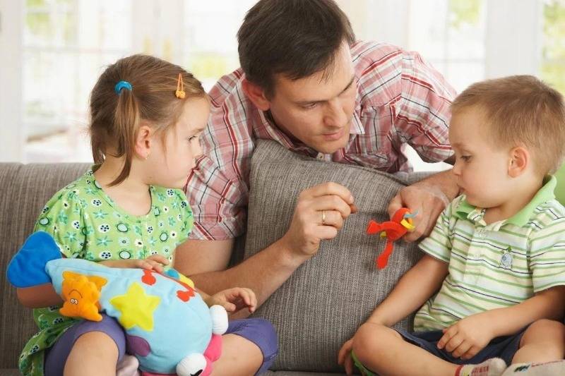 Как общаться с ребёнком с рождения до 3 лет, и о чём говорить