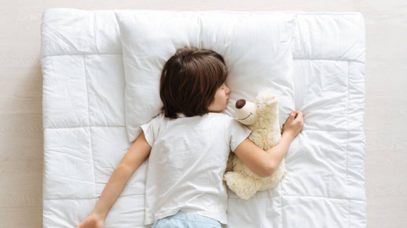 Как правильно будить ребенка: советы и рекомендации, как сделать пробуждение малыша приятным.