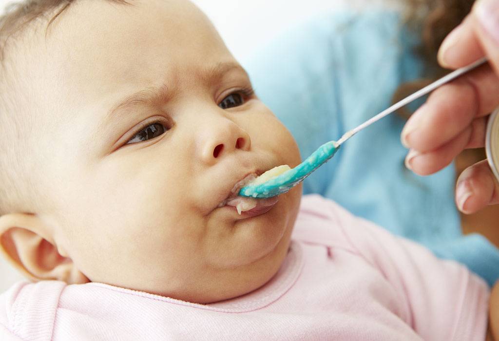Ребенок не хочет есть прикорм в 7, 8, 9, 10 месяцев: что делать, комаровский