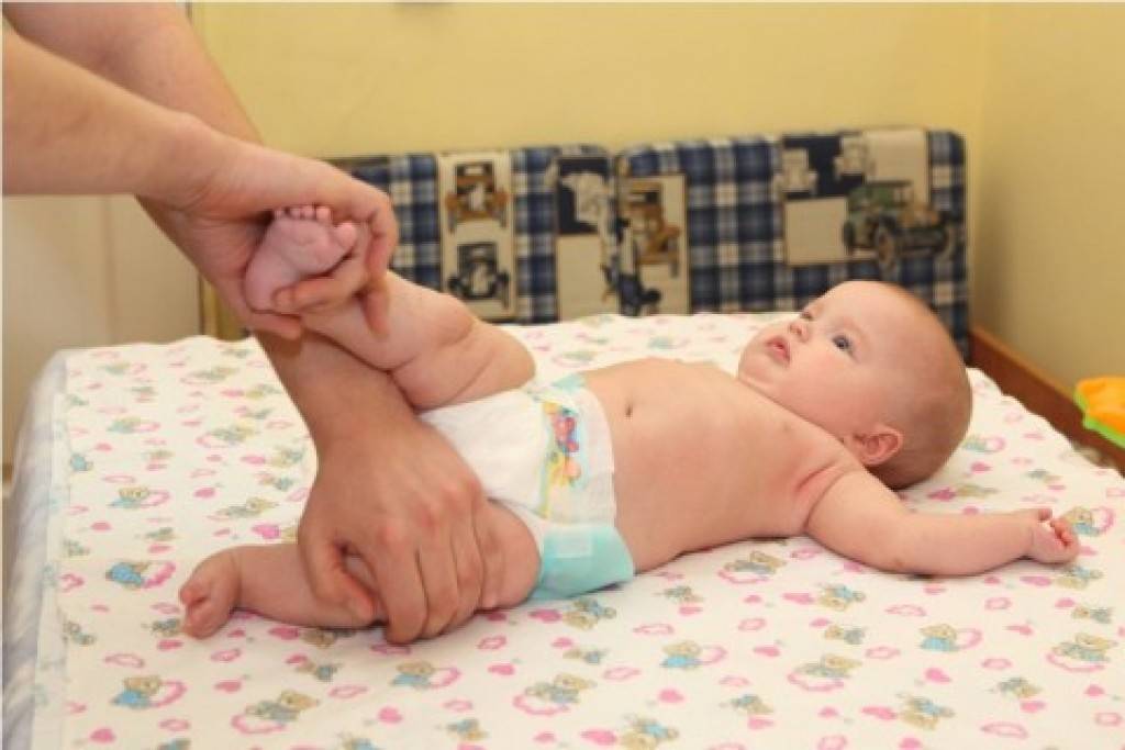 Тонус 6 месяцев. Научить ребёнка переворачиваться на живот. Научить ребенка переворачиватьс. Переворачивание ребенка со спины на живот.