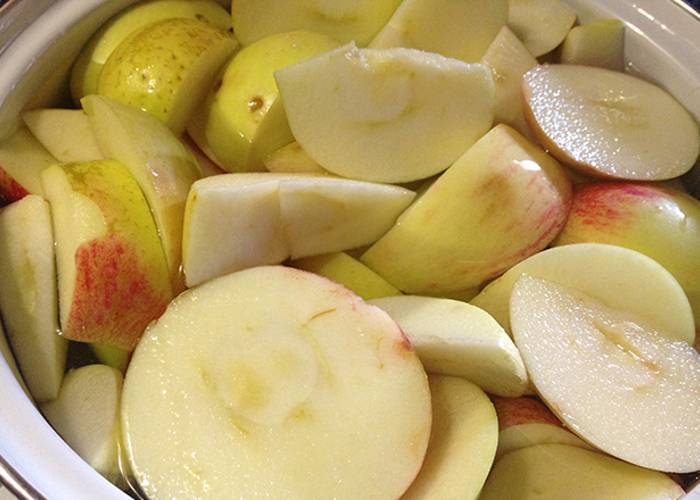 Разрешается ли употребление компота из свежих и сушеных яблок при грудном вскармливании? как приготовить и пить?