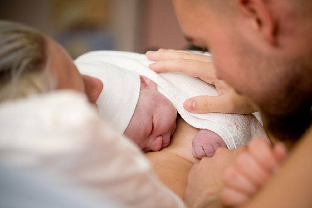 Обязательные процедуры в роддоме с новорожденым ребенком