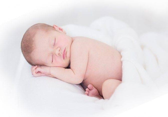 Беспокойный сон или почему новорожденный не спит ночью