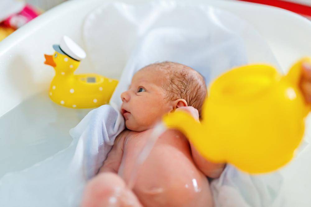 Почему новорожденный плачет и кричит во время и после купания