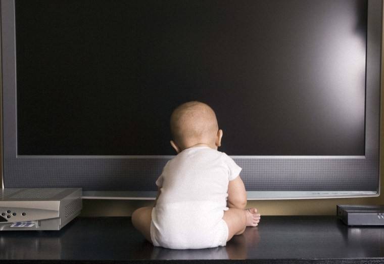 Можно ли 6-месячному ребенку смотреть телевизор