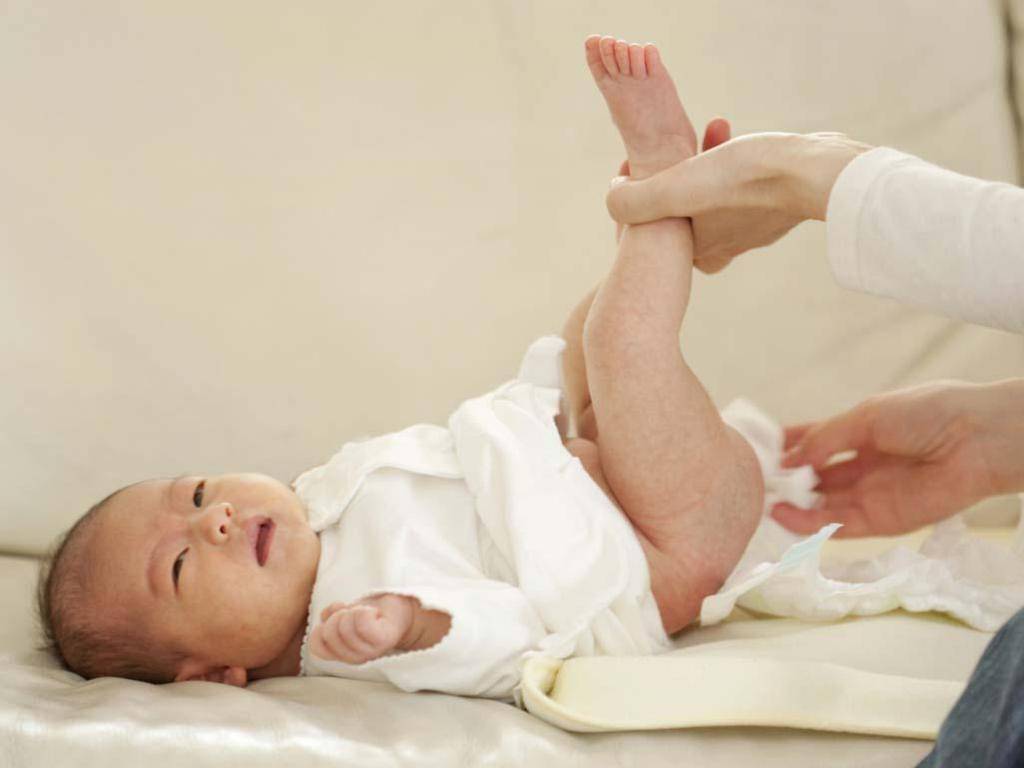 Что делать родителям, если у новорожденного малыша запор на искусственном вскармливании?